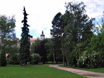 Radní schválili návštěvní řád parku pod Vlašským dvorem, chtějí zabránit scházení živlů