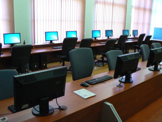 Základní škola ve Žlebech má novou třídu s interaktivní tabulí a počítačovou učebnu