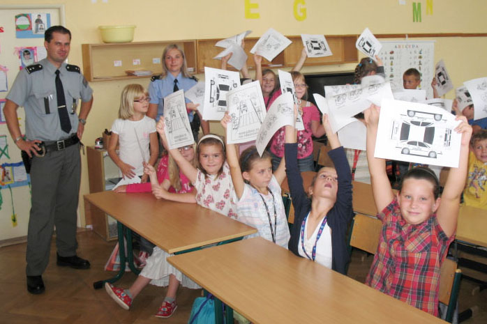 Policisté besedovali s dětmi v základní škole ve Zbraslavicích
