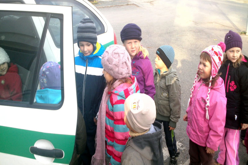 Dopravní policisté prevenci nijak neodbývají, zavítali mezi děti na Kluky