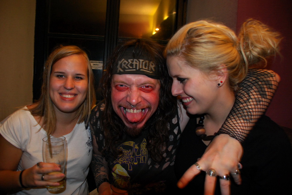 Foto: V hudebním klubu Česká 1 si v sobotu večer užívali fanoušci metalu a punku