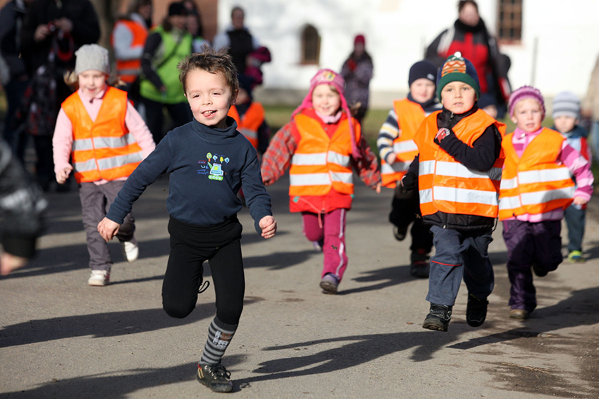 Foto: Po osmadvacáté odstartovali Silvestrovský běh ve Svatém Mikuláši