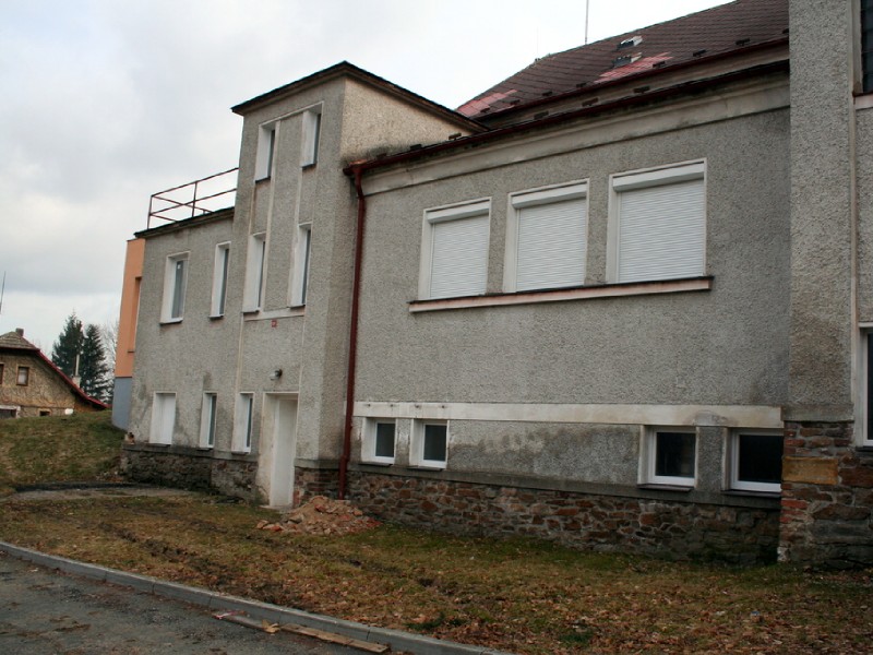 Sokolovna ve Zbraslavicích se dočkala rekonstrukce, došlo k výměně oken a dveří