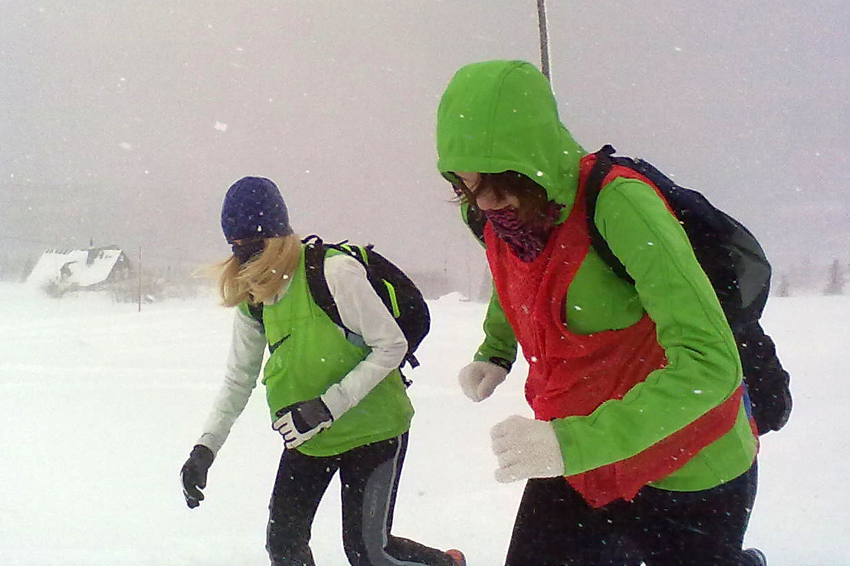 Čáslavské fotbalistky makají na horách, v hlubokém sněhu si zahrají i s míčem