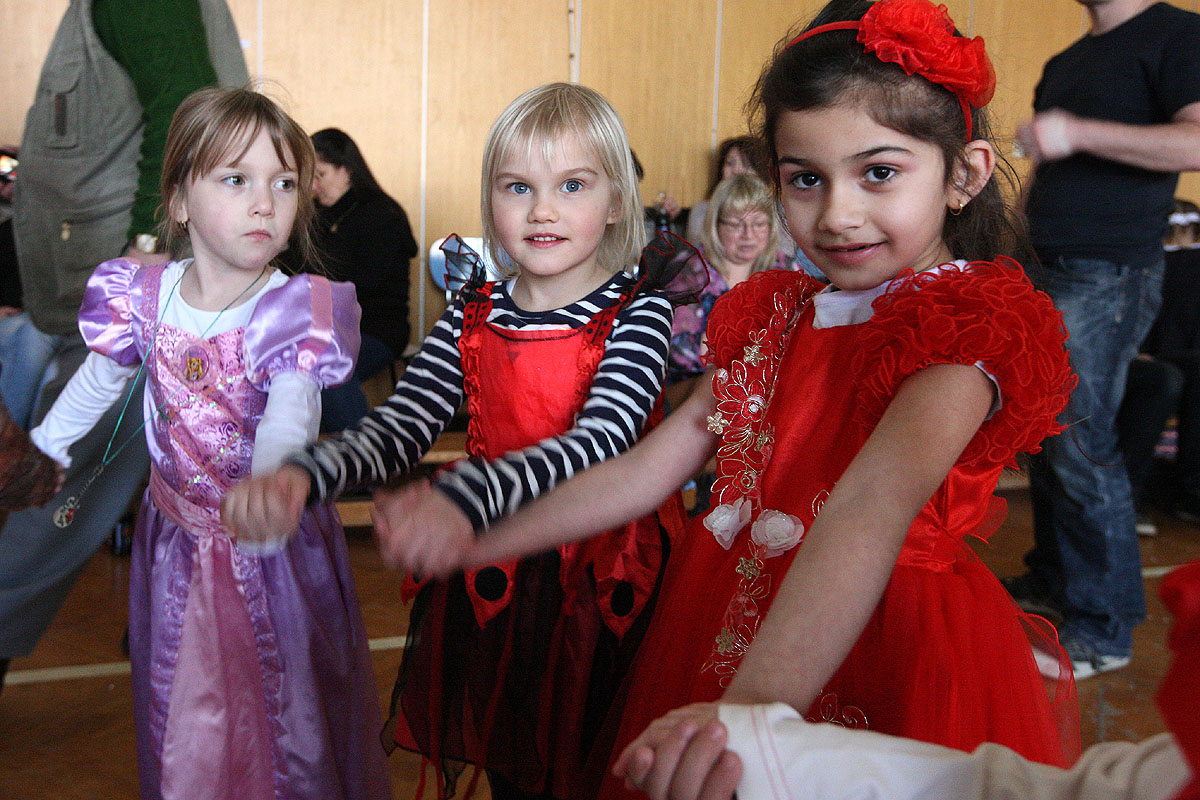 Foto: Kutnohorskou sokolovnu obsadily děti, užily si tam tradiční karneval