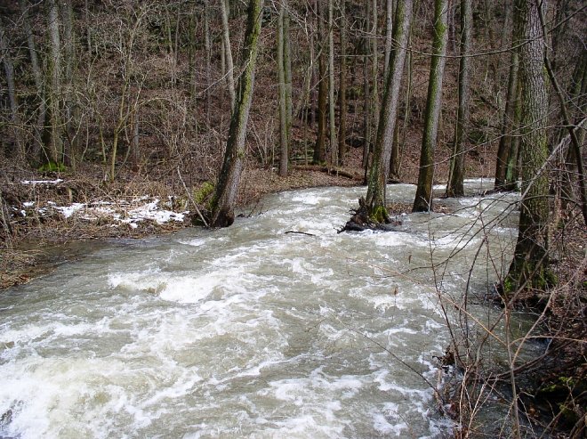 Řeka Vrchlice v úterý v 18 hodin vystoupala na třetí povodňový stupeň