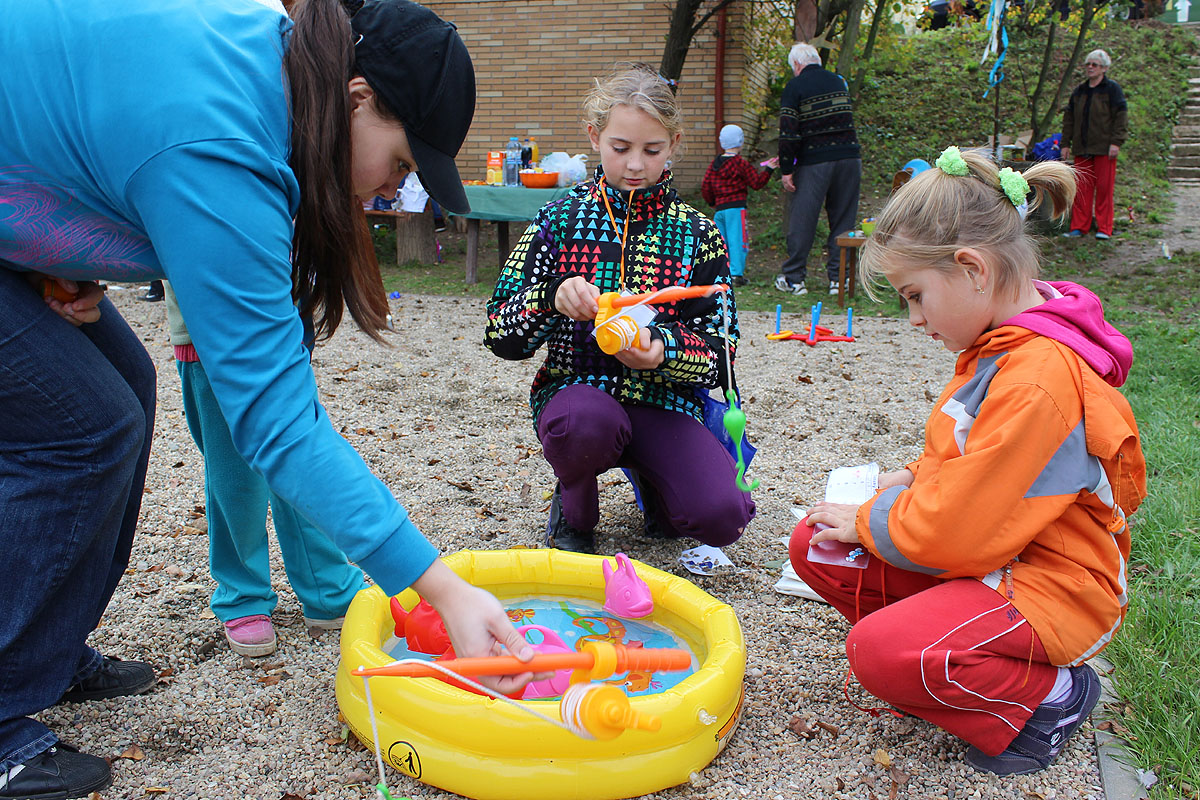 Foto: Děti ve Vodrantech si mají kde hrát, v pondělí jim otevřeli nové hřiště