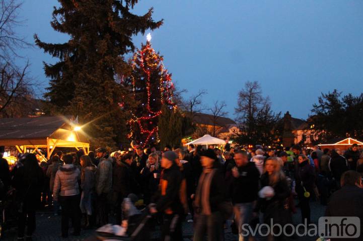 Vánoční strom v Čáslavi slavnostně rozsvítí v pondělí 2. prosince