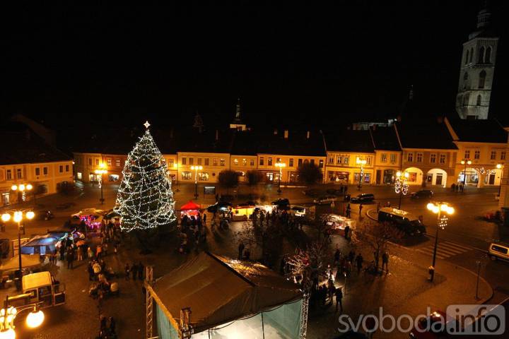Vánoční strom na Palackého náměstí v Kutné Hoře rozsvítí ve středu 4. prosince