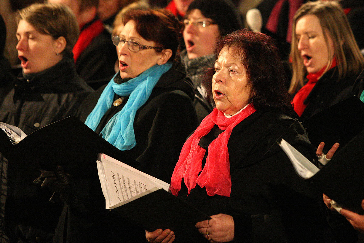 Foto: Učitelský smíšený pěvecký sbor Tyl zazpíval v kostele sv. Vavřince
