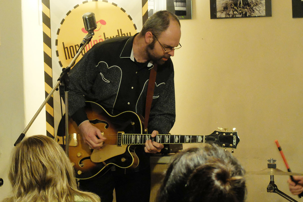 V kutnohorské kavárně Blues café zaznělo blues v podání St. Johnny tria