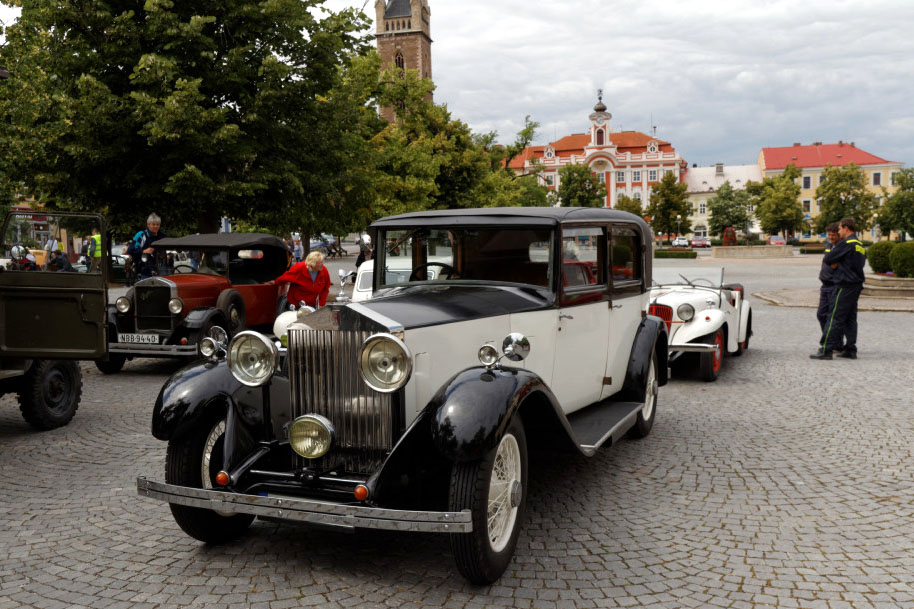 Foto: Silnice na Čáslavsku v sobotu křižovala historická vozidla