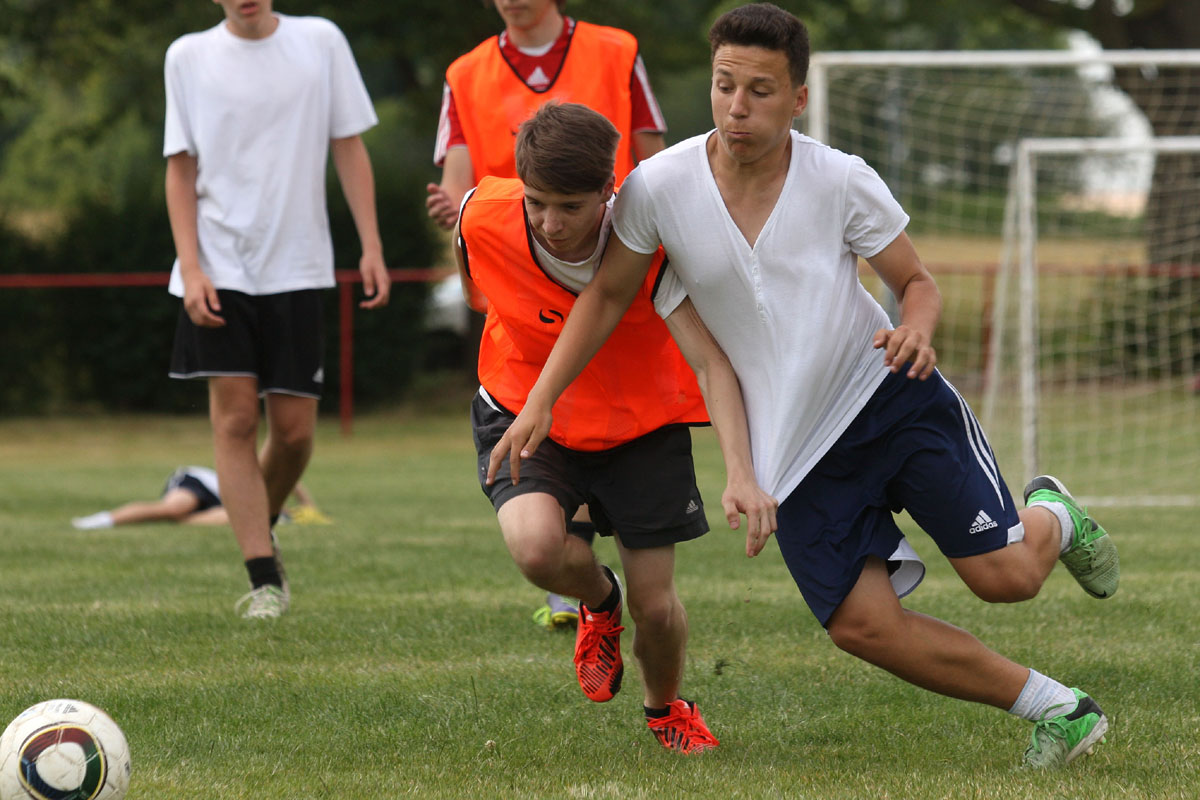 Foto: Na fotbalovém hřišti v Křeseticích bojují mládežnické týmy ve Fotukre