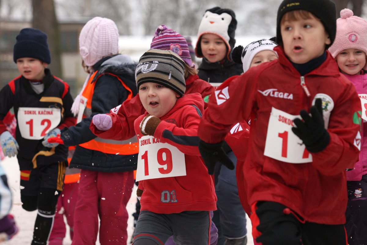 Foto: Třicátý ročník Silvestrovského běhu přilákal 58 dospělých a 51 dětí