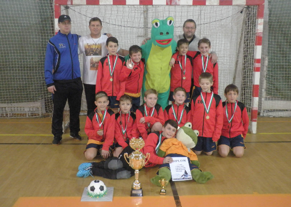 Halový turnaj ve fotbale mladších žáků v Ratboři opanovali domácí hráči