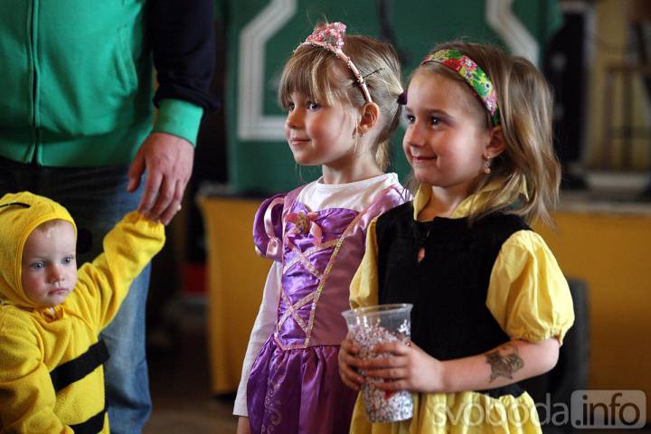 Dětský karneval připravily žlebské ženy v sále hospůdky "U Kosů"
