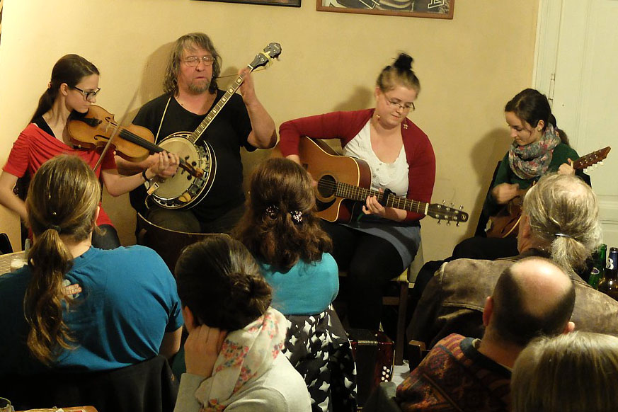 Kavárnou Blues Café zazněla irská hudba v podání kapely Goblin