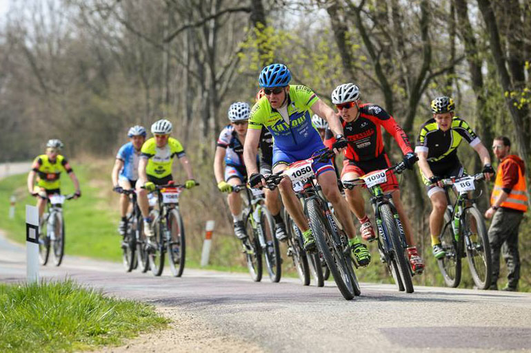 Bikeři v zelenomodrých dresech závodili na Pálavě, v Českém poháru mládeže i Itálii