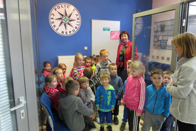 Foto: Čáslavští policisté přivítali děti z Mateřské školy „U Bašty“