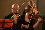 5G6H3842: Foto: Bouřlivý potlesk zakončil "Adventní koncert" Kutnohorského komorního orchestru