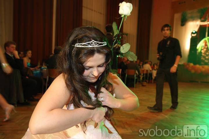 Maturanti třídy C4B z Gymnázia Jiřího Ortena si v pátek užili svého plesu