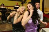 5G6H0953: Foto: Pověstné peklo ve Starkoči pohltilo řadu tanečníků sobotního plesu