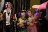 5G6H2554: Foto: Čaroděj Emča na karnevale v klubu Česká 1 naučil děti tři nové tance