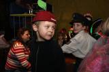 5G6H2713: Foto: Čaroděj Emča na karnevale v klubu Česká 1 naučil děti tři nové tance