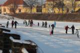 IMG_6841: Na Podměstském rybníku v Čáslavi vznikla bruslařská dráha, užívaly si ji desítky lidí