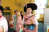 5G6H3563: Foto: Karnevalový víkend v Křeseticích vyvrcholil v pondělí v základní a mateřské škole
