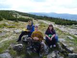 p1010137: Žáci páté a šesté třídy ZŠ Kamenná stezka si vyšlápli do hor k prameni Labe