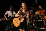 5G6H2121: Adéla Hofmanová - Žáci kytarového kurzu Jiřího Bardy vystoupili na závěrečném koncertu