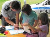 2: Policisté navštívili děti na Pančavě, zapojili se i do celotáborové hry