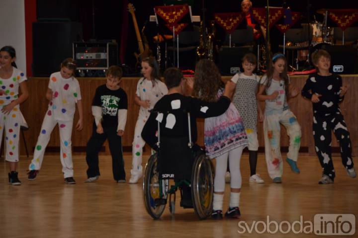 VI. Benefiční ples pomohl, více jak padesát tisíc věnují na motomed a sportovní aktivity dětí