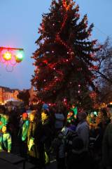 IMG_2041: Foto: Čáslav již žije Vánocemi, centrum města rozzářily svíčky vánočního stromu