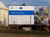 vhs100: Billboard se základními informacemi o projektu podpořeného EU a MŽP ČR ČOV Kutná Hora - V nejbližší době zahájí stavbu kanalizace v Poličanech, projekt skončí v příštím roce