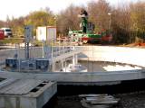 vhs105: ČOV Čáslav-Nová dosazovací nádrž detail shrabovacího mostu - V nejbližší době zahájí stavbu kanalizace v Poličanech, projekt skončí v příštím roce