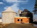 vhs127: Původní a nová vyhnívací nádrýž kalového hospodářství ČOV Kutná Hora 1 - V nejbližší době zahájí stavbu kanalizace v Poličanech, projekt skončí v příštím roce