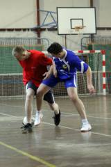 IMG_3513: Foto: Fotbalisté si posezónní volno zpestřili turnajem ve futsale v Ronově nad Doubravou