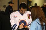 5G6H2225: Video: Zajímavé momenty hokejové exhibice Sršni - Olymp najdete ve videu