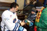 5G6H2496: Video: Zajímavé momenty hokejové exhibice Sršni - Olymp najdete ve videu