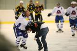 5G6H2571: Video: Zajímavé momenty hokejové exhibice Sršni - Olymp najdete ve videu