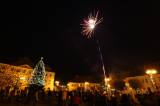 5G6H8804: Novoroční ohňostroj na kutnohorském Palackého náměstí nechyběl ani letos