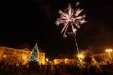 5G6H8816: Novoroční ohňostroj na kutnohorském Palackého náměstí nechyběl ani letos