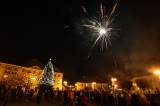 5G6H8824: Novoroční ohňostroj na kutnohorském Palackého náměstí nechyběl ani letos