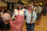 5G6H9291: Foto: Na sportovním plese v Paběnicích od začátku nasadili divoké tempo