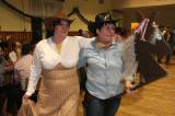 5G6H9297: Foto: Na sportovním plese v Paběnicích od začátku nasadili divoké tempo
