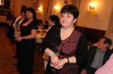 5g6h1778: Foto: Maturanti z čáslavského učiliště tančili na svém plese v Církvici