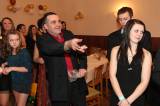 5G6H1841: Foto: Maturanti z čáslavského učiliště tančili na svém plese v Církvici