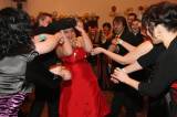 5G6H1848: Foto: Maturanti z čáslavského učiliště tančili na svém plese v Církvici